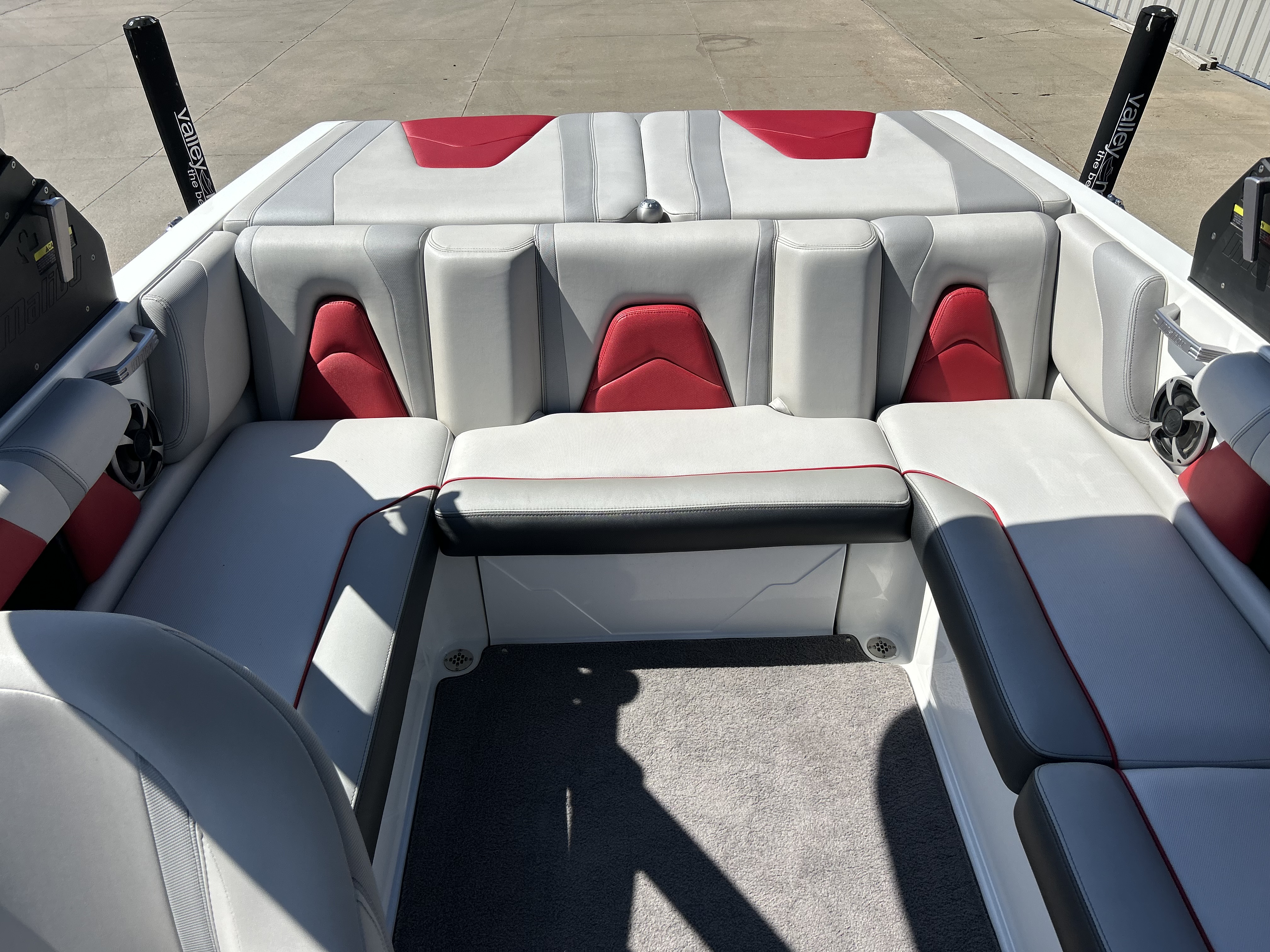 2017 Malibu 21 VLX Icon